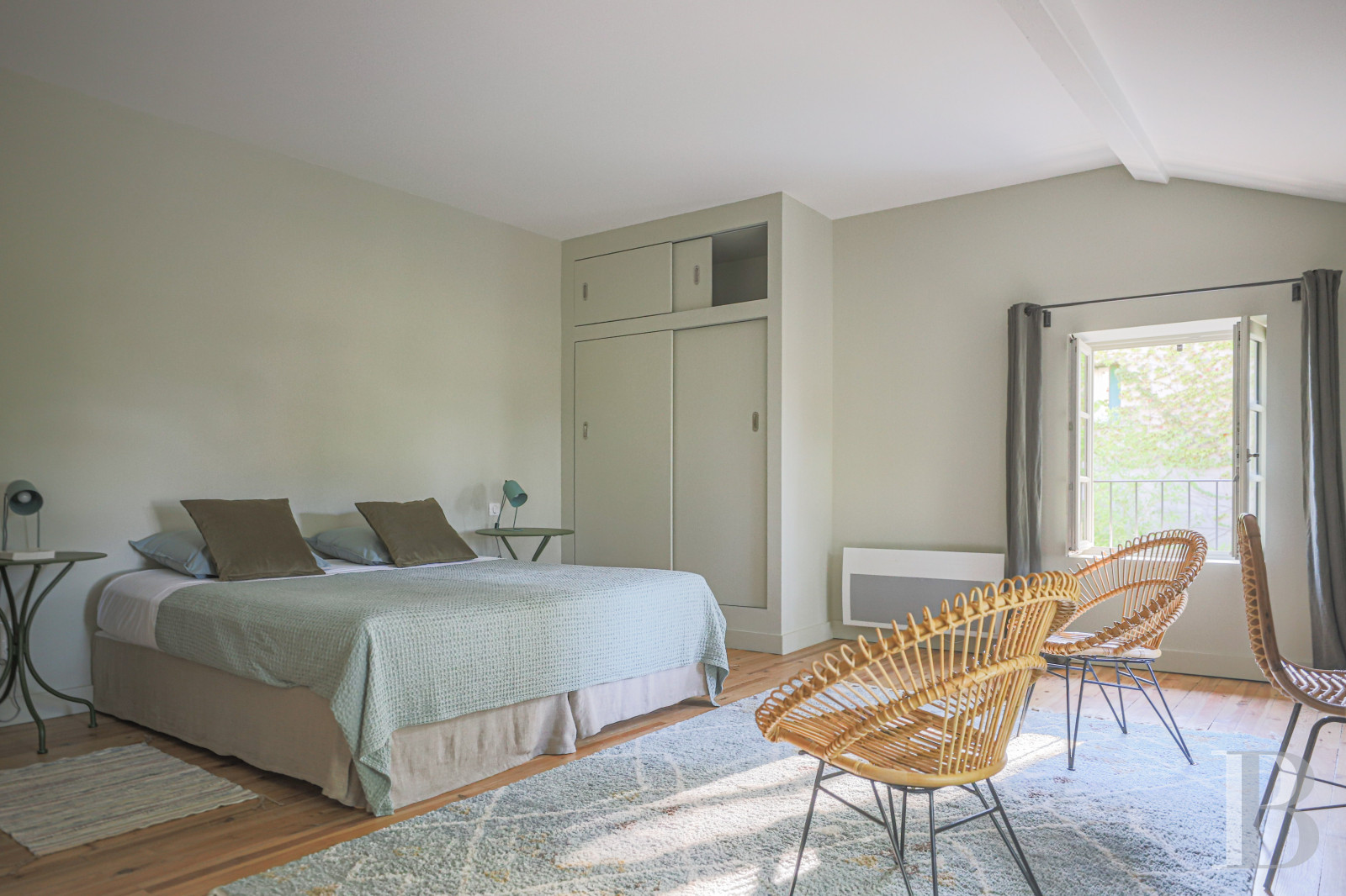 Dans le Vaucluse, au sud-est de Cairanne, une maison dédiée à la villégiature au cœur d’un domaine viticole  - photo  n°10